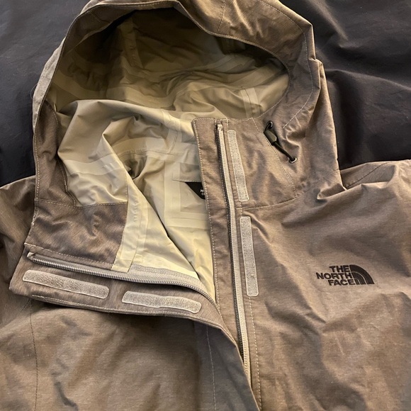 The North Face Dryvent Rain Jacket - Picture 7 of 7